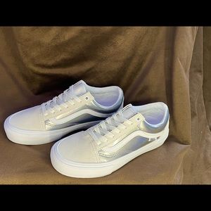 Vans Pro Iridescent Size 5 men or 6.5 women